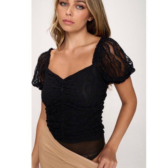 🆕Lace overlay short sleeve bodysuit - Picture 4 of 6